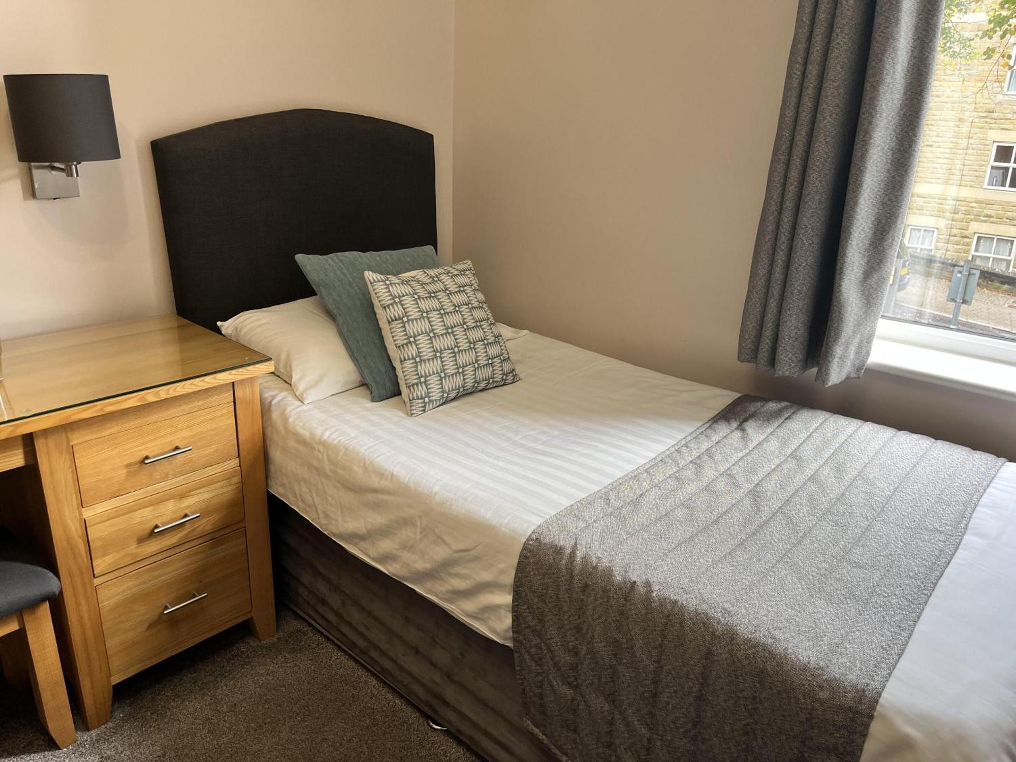 Geminian Hotel Harrogate Room photo